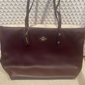 Coach Burgundy Pebbled Leather Zipper Tote Bag Work/Everyday